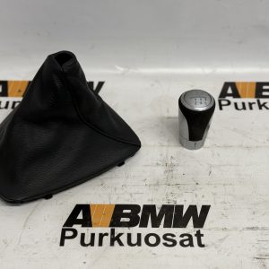 Vaihdekepin nuppi ja pussi